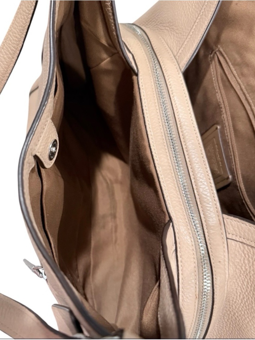 Coach Kristy pebble leather beige shoulder purse with a front zipper pocket - Picture 11 of 16